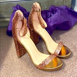 GOLD SPARKLE NEVERWORN CUTE HEELS 🌟
